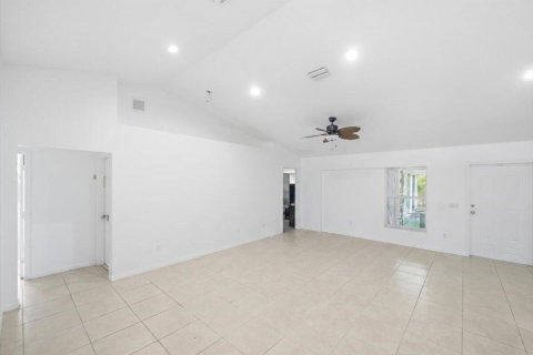 House in Port St. Lucie, Florida 4 bedrooms, 202.71 sq.m. № 2077876 - photo 9