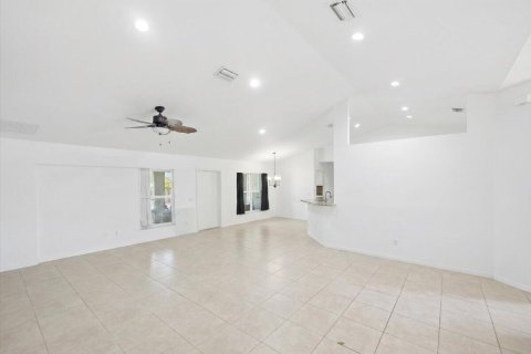 House in Port St. Lucie, Florida 4 bedrooms, 202.71 sq.m. № 2077876 - photo 6