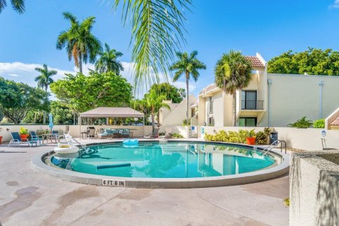 Condo in West Palm Beach, Florida, 3 bedrooms  № 1222480 - photo 1