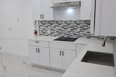 Villa ou maison à louer à North Miami, Floride: 2 chambres, 82.68 m2 № 2152782 - photo 8