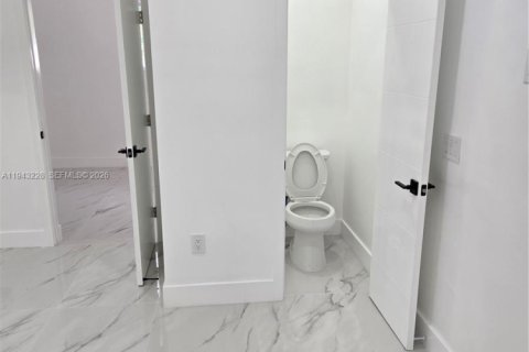 Villa ou maison à louer à North Miami, Floride: 2 chambres, 82.68 m2 № 2152782 - photo 10