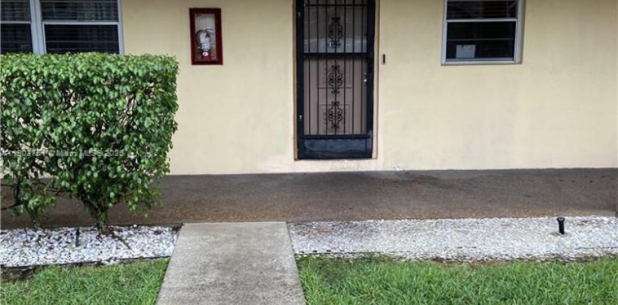 Condominio en Sunrise, Florida, 2 dormitorios  № 1954708