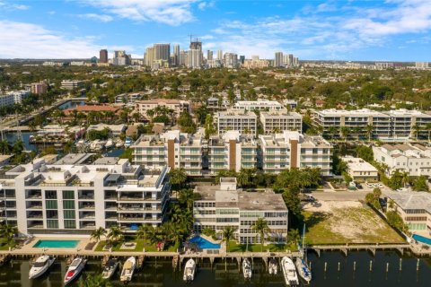 Condominio en alquiler en Fort Lauderdale, Florida, 2 dormitorios, 78.04 m2 № 1228673 - foto 1