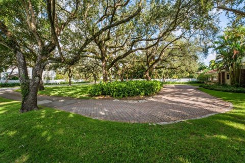 Casa en venta en Miami, Florida, 5 dormitorios, 278.99 m2 № 2028884 - foto 27