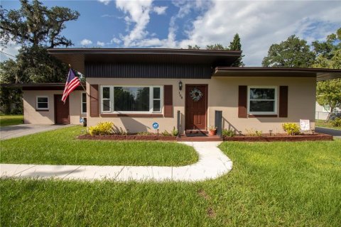House in Sanford, Florida 5 bedrooms, 207.17 sq.m. № 1905015 - photo 1