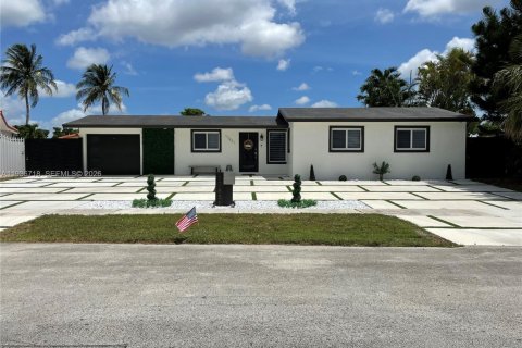 House in Miami, Florida 3 bedrooms, 159.7 sq.m. № 2152579