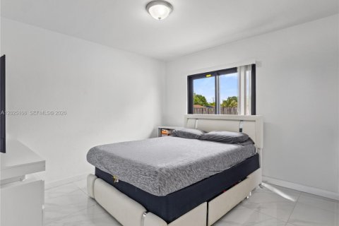 Touwnhouse à vendre à Miami, Floride: 3 chambres, 111.11 m2 № 2178024 - photo 7