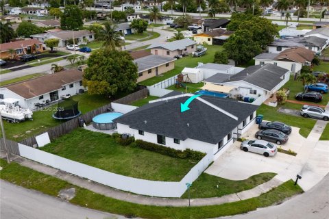 Touwnhouse à vendre à Miami, Floride: 3 chambres, 111.11 m2 № 2178024 - photo 15