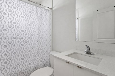 Touwnhouse à vendre à Miami, Floride: 3 chambres, 111.11 m2 № 2178024 - photo 11