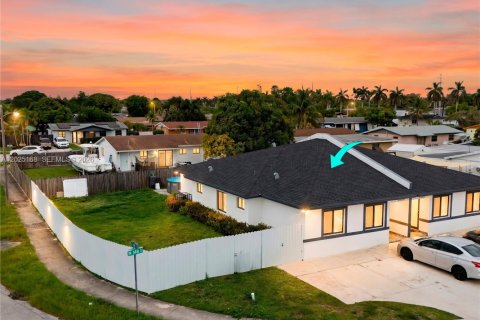 Touwnhouse à Miami, Floride 3 chambres, 111.11 m2 № 2178024