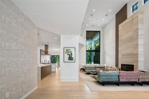 House in Miami Beach, Florida 6 bedrooms, 464.51 sq.m. № 1943608 - photo 13