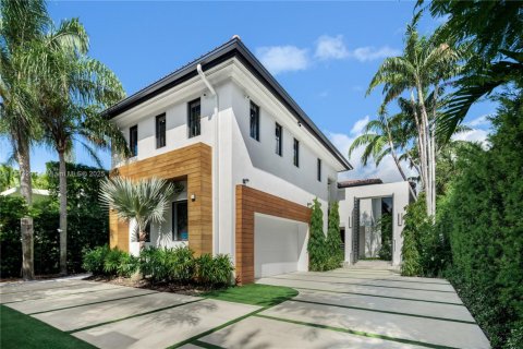 House in Miami Beach, Florida 6 bedrooms, 464.51 sq.m. № 1943608 - photo 9