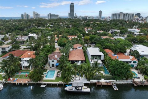 House in Miami Beach, Florida 6 bedrooms, 464.51 sq.m. № 1943608 - photo 3