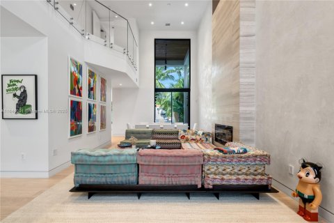 House in Miami Beach, Florida 6 bedrooms, 464.51 sq.m. № 1943608 - photo 14