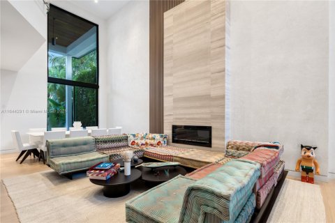 House in Miami Beach, Florida 6 bedrooms, 464.51 sq.m. № 1943608 - photo 16