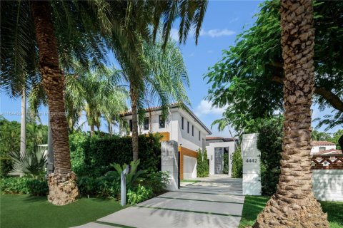 House in Miami Beach, Florida 6 bedrooms, 464.51 sq.m. № 1943608 - photo 8
