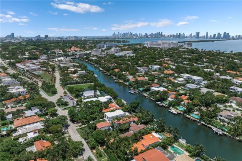 House in Miami Beach, Florida 6 bedrooms, 464.51 sq.m. № 1943608 - photo 7