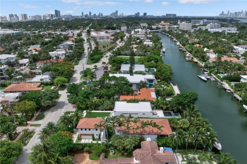 House in Miami Beach, Florida 6 bedrooms, 464.51 sq.m. № 1943608 - photo 5