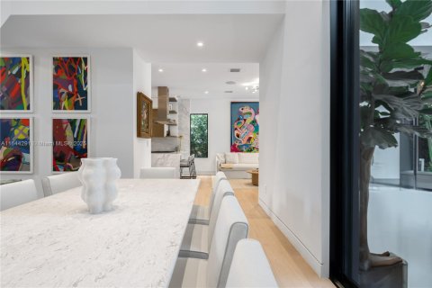 House in Miami Beach, Florida 6 bedrooms, 464.51 sq.m. № 1943608 - photo 20
