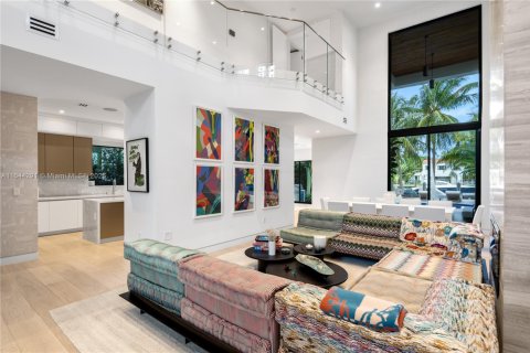 House in Miami Beach, Florida 6 bedrooms, 464.51 sq.m. № 1943608 - photo 15