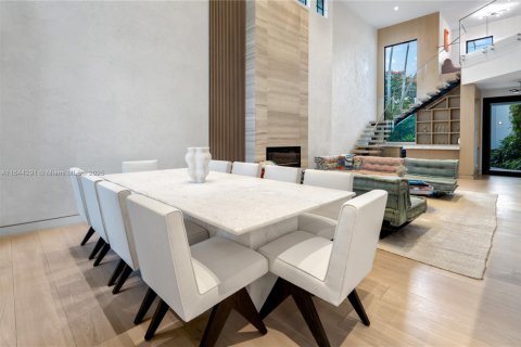 House in Miami Beach, Florida 6 bedrooms, 464.51 sq.m. № 1943608 - photo 17