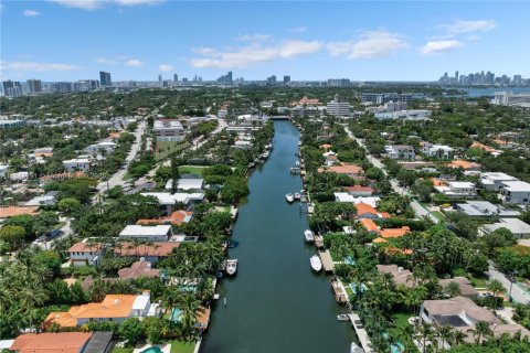 House in Miami Beach, Florida 6 bedrooms, 464.51 sq.m. № 1943608 - photo 6