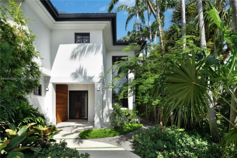 House in Miami Beach, Florida 6 bedrooms, 464.51 sq.m. № 1943608 - photo 11