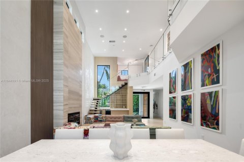 House in Miami Beach, Florida 6 bedrooms, 464.51 sq.m. № 1943608 - photo 19