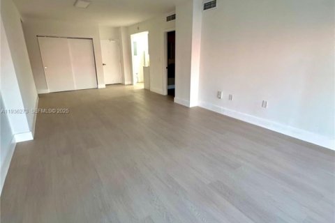 Condo in Sunny Isles Beach, Florida, 1 bedroom № 1994536 - photo 3