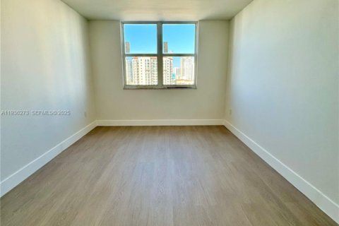Condo in Sunny Isles Beach, Florida, 1 bedroom № 1994536 - photo 9