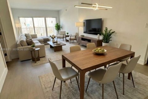 Condo in Sunny Isles Beach, Florida, 1 bedroom № 1994536 - photo 1