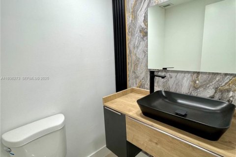 Condo in Sunny Isles Beach, Florida, 1 bedroom № 1994536 - photo 5