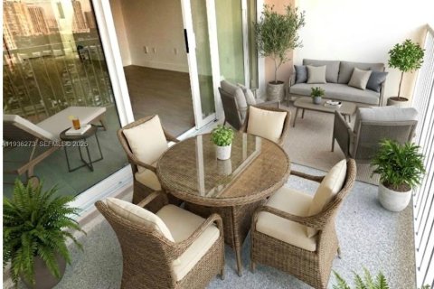 Condo in Sunny Isles Beach, Florida, 1 bedroom № 1994536 - photo 12