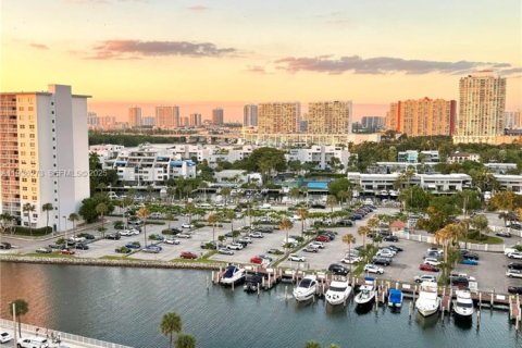 Condo in Sunny Isles Beach, Florida, 1 bedroom № 1994536 - photo 13