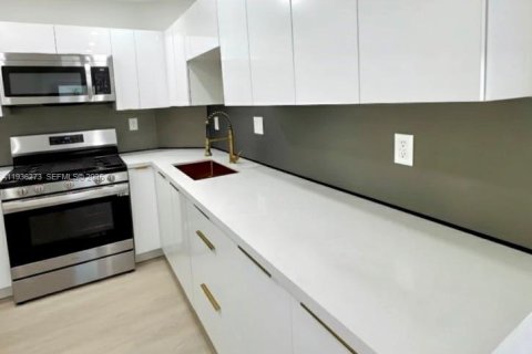 Condo in Sunny Isles Beach, Florida, 1 bedroom № 1994536 - photo 7