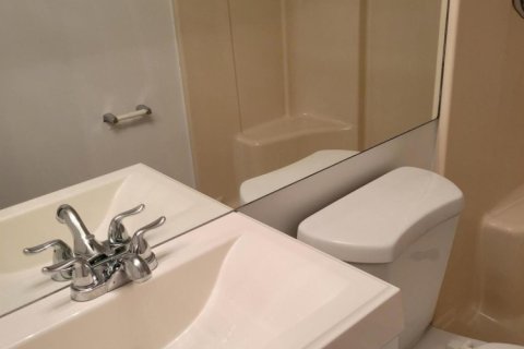 Condominio en alquiler en Lantana, Florida, 2 dormitorios, 95.6 m2 № 1057862 - foto 1