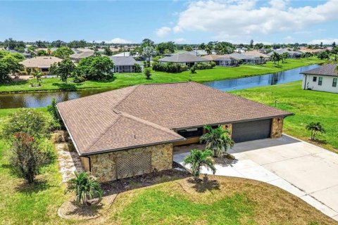 House in Rotonda, Florida 3 bedrooms, 170.75 sq.m. № 2299489