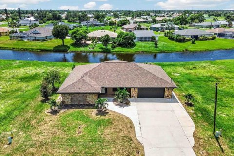 Villa ou maison à vendre à Rotonda, Floride: 3 chambres, 170.75 m2 № 2299489 - photo 2