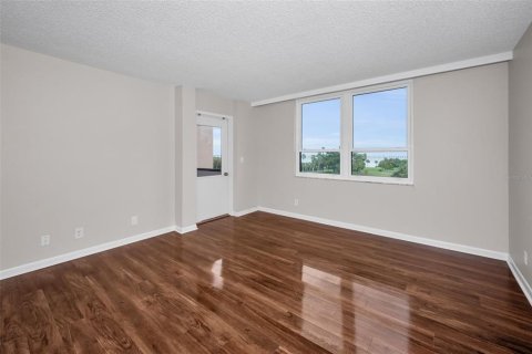 Condo in Clearwater, Florida, 1 bedroom  № 1866890 - photo 17