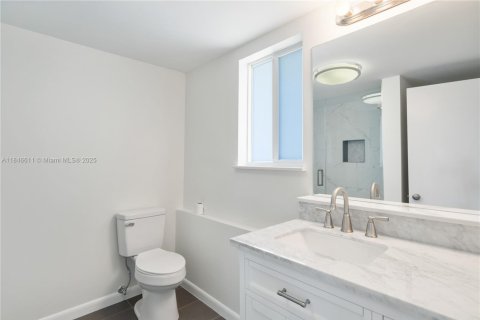 House in Key Largo, Florida 3 bedrooms, 142.7 sq.m. № 1977648 - photo 21