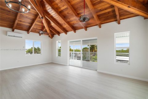 House in Key Largo, Florida 3 bedrooms, 142.7 sq.m. № 1977648 - photo 20