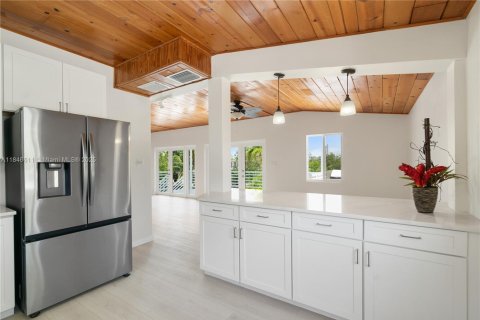 House in Key Largo, Florida 3 bedrooms, 142.7 sq.m. № 1977648 - photo 7