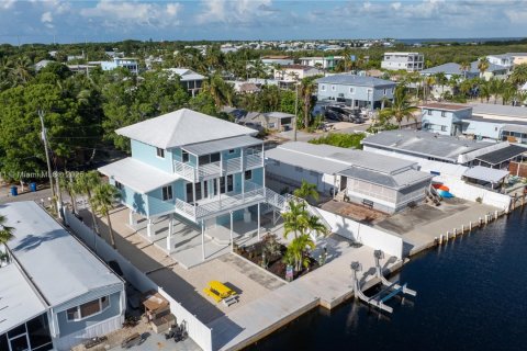 House in Key Largo, Florida 3 bedrooms, 142.7 sq.m. № 1977648 - photo 2
