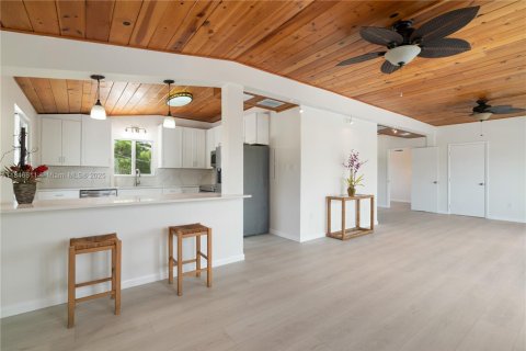 House in Key Largo, Florida 3 bedrooms, 142.7 sq.m. № 1977648 - photo 6