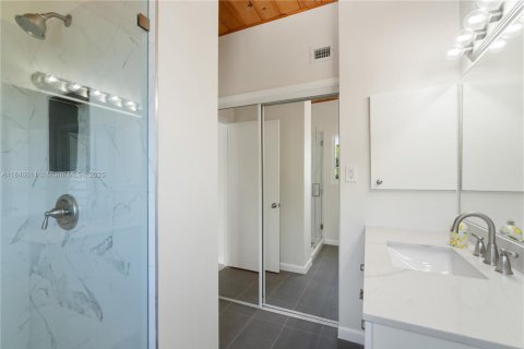 House in Key Largo, Florida 3 bedrooms, 142.7 sq.m. № 1977648 - photo 12