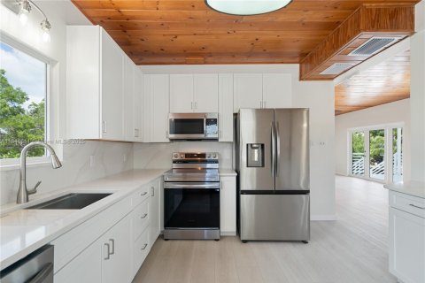 House in Key Largo, Florida 3 bedrooms, 142.7 sq.m. № 1977648 - photo 9