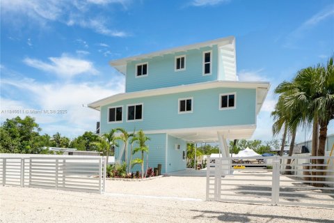 House in Key Largo, Florida 3 bedrooms, 142.7 sq.m. № 1977648 - photo 25
