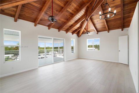 House in Key Largo, Florida 3 bedrooms, 142.7 sq.m. № 1977648 - photo 17