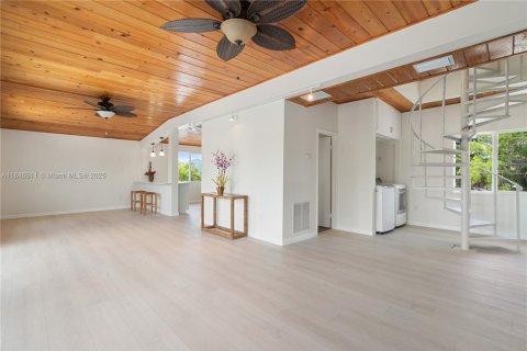 House in Key Largo, Florida 3 bedrooms, 142.7 sq.m. № 1977648 - photo 5