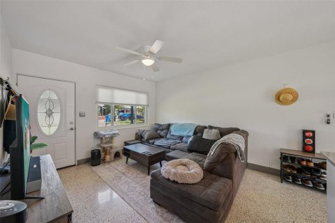 House in Saint Petersburg, Florida 2 bedrooms, 81.2 sq.m. № 1831982 - photo 5